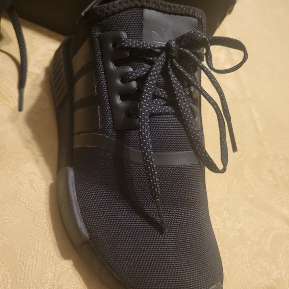 Adidas NMD R1 - Picture 2 of 6